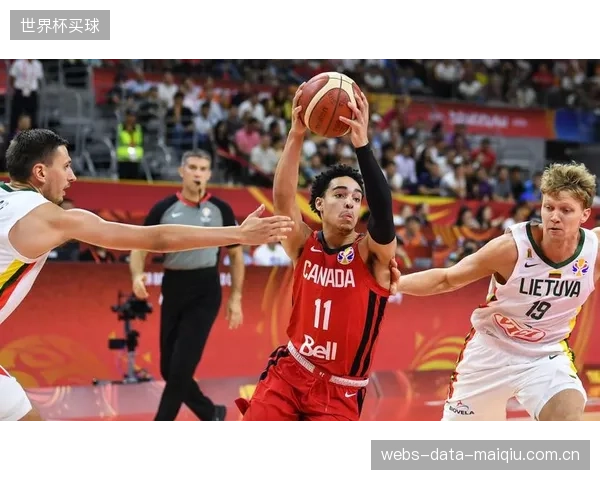杰西·马什高位压迫体系初见成效，加拿大队以稳固防守迎战世界杯。
